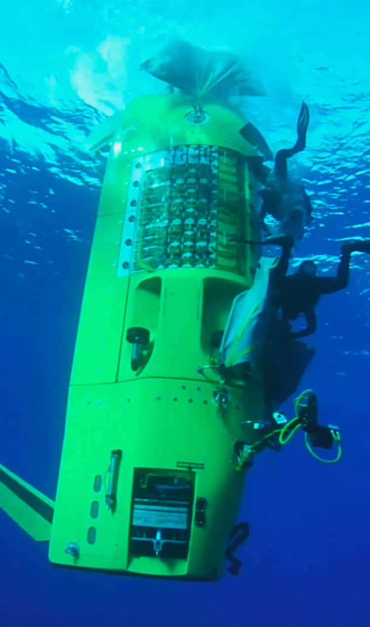 James Cameron desciende a las Marianas