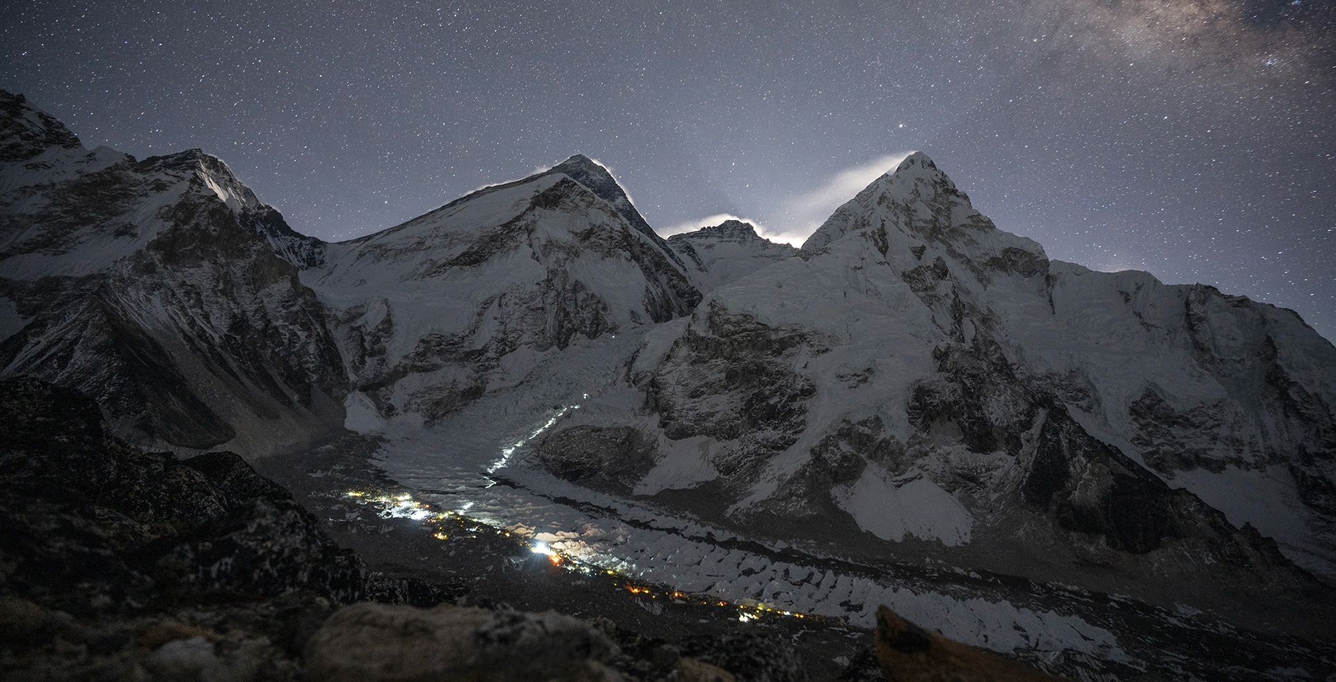 エベレスト山頂のセンサーが気候変動に関する新たな見識をもたらす